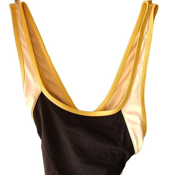 Land's End one piece bathing suit, navy, white, yellow trim. Size 6 - Picture 3 of 12